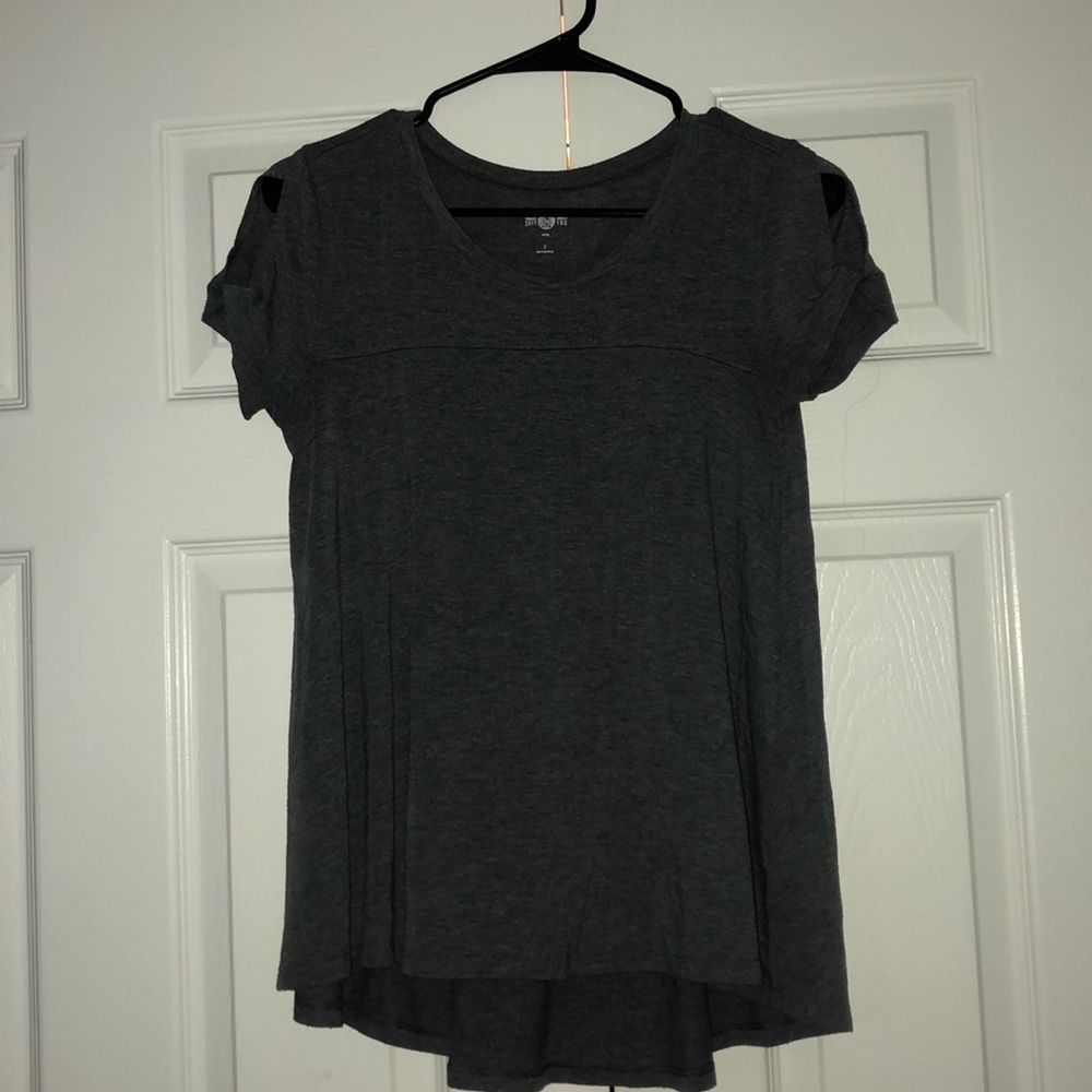 Grey short-sleeve tee